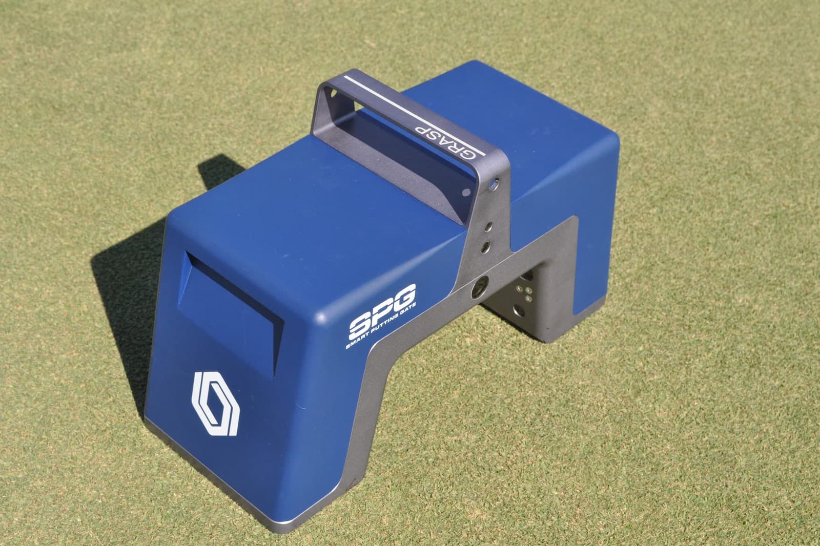 A blue Smart Putting Gate standing on a tour practice green